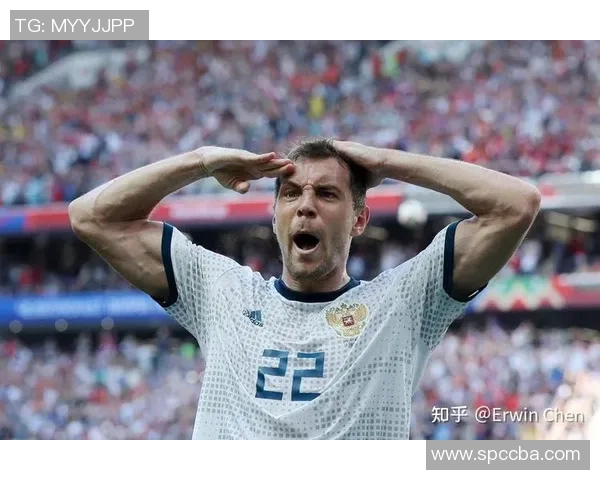 球星足球场激情一吻瞬间公开引发热议球迷狂热反应激增